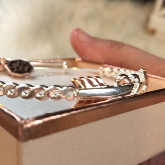 Arrow bangle bracelet - Picture 5 of 7